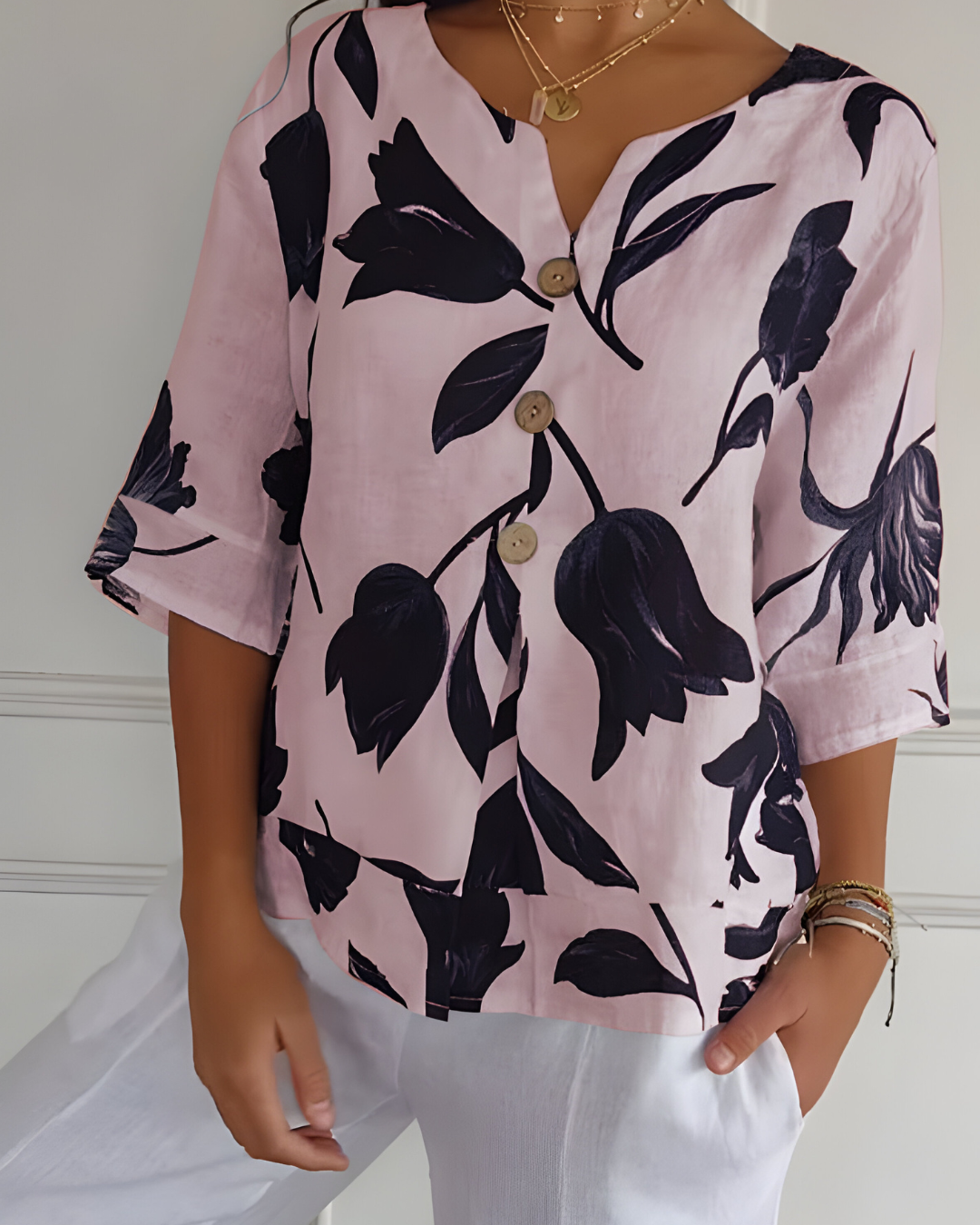 NOËLLE™ | Voorjaarsblouse met V-hals