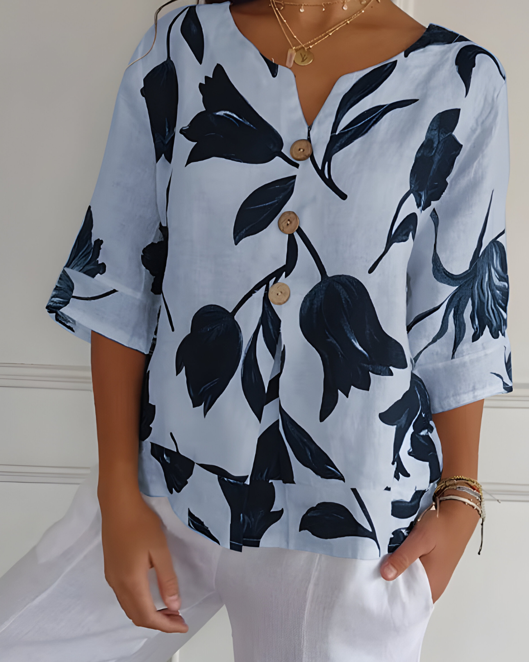 NOËLLE™ | Voorjaarsblouse met V-hals